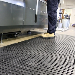 Tapete Antifadiga Borracha Antiderrapante - COBA Tapete Antifadiga Borracha Antiderrapante - COBA